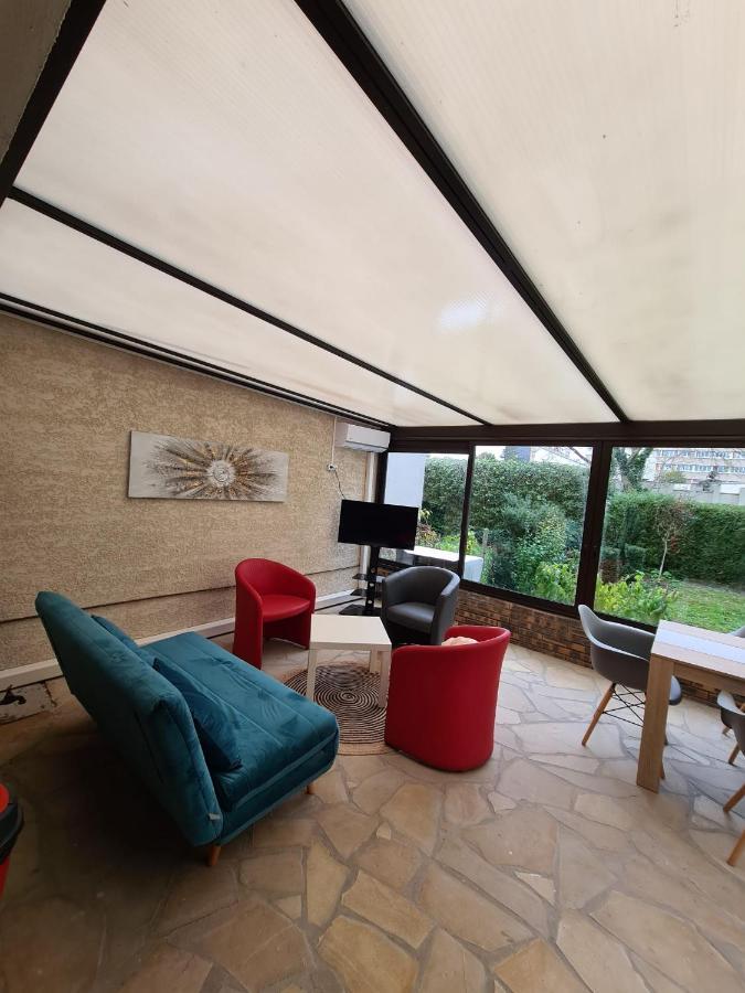 Bien Equipe Et Independant Avec Veranda Commune Apartment Neuilly-sur-Marne